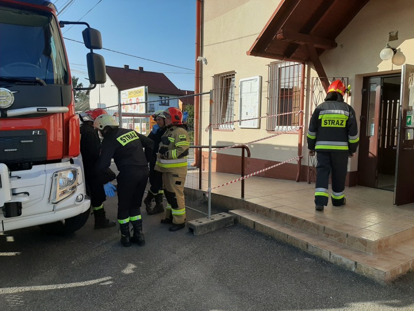 Pracownicy UG w Rzezawie zostali ewakuowani. Policja i straż...