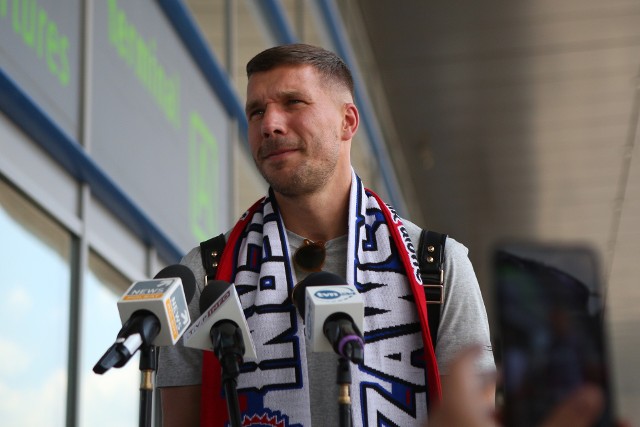 Łukasz Podolski w czwartek oficjalnie zostanie piłkarzem Górnika Zabrze. "Poldi" wraca do domuZobacz kolejne zdjęcia. Przesuwaj zdjęcia w prawo - naciśnij strzałkę lub przycisk NASTĘPNE