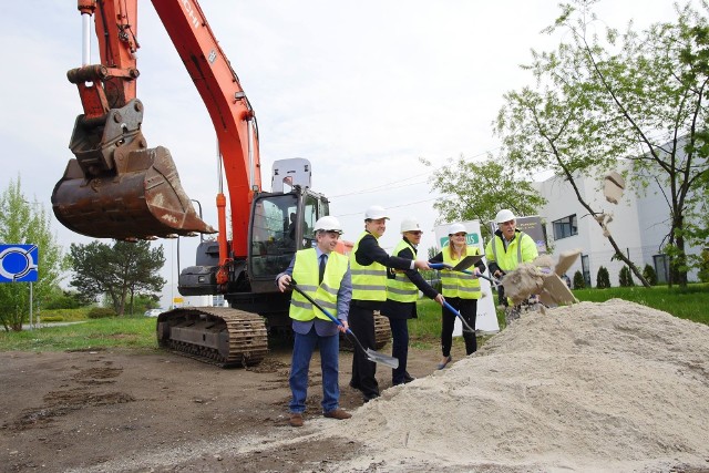 Nowy kredyt pomoże w finansowaniu wielu inwestycji, które prowadzi miasto. Na zdjęciu rozpoczęcie budowy obwodnicy Piastowskiej, która ma odciążyć drogi na Zaodrzu.