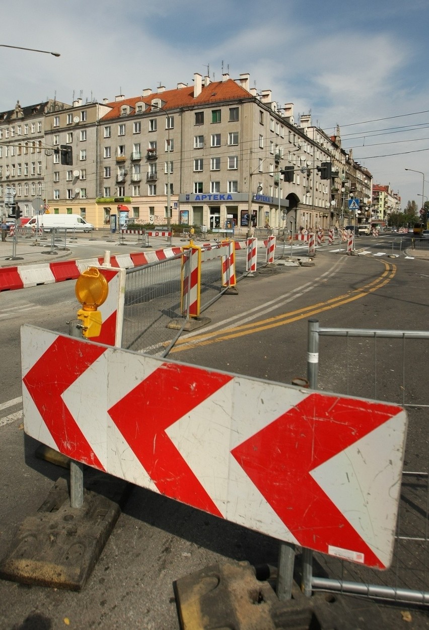 Wrocław: Koniec remontu na Wyszyńskiego. Jezdnia równa jak stół (ZDJĘCIA)