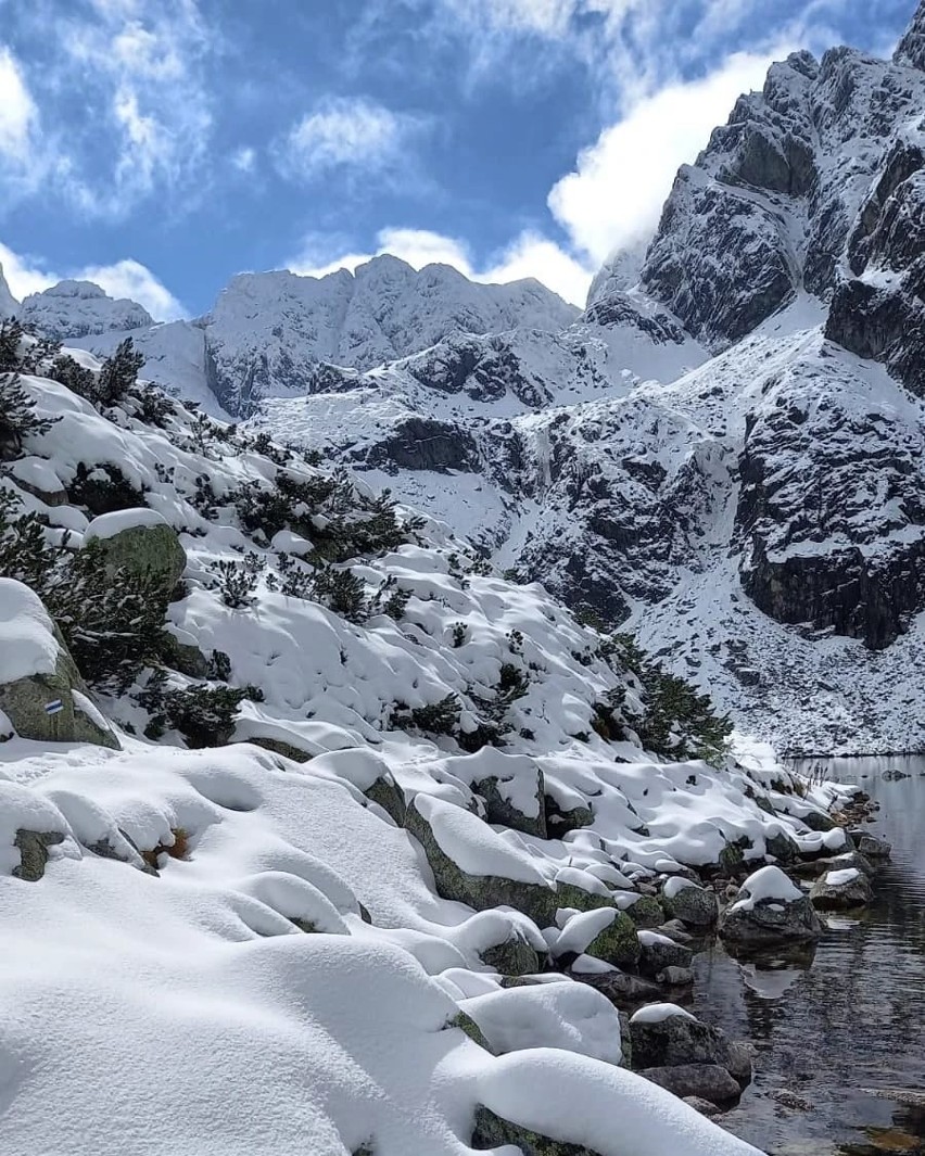 Tatry. W górach zima w pełni. Kto wybiera się w weekend na szlaki, musi uważać [ZDJĘCIA]