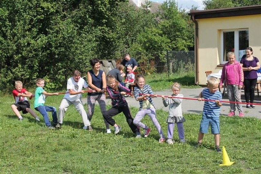 Asystenci rodzin zorganizowali "Piknik Sąsiedzki" w Mokrem.