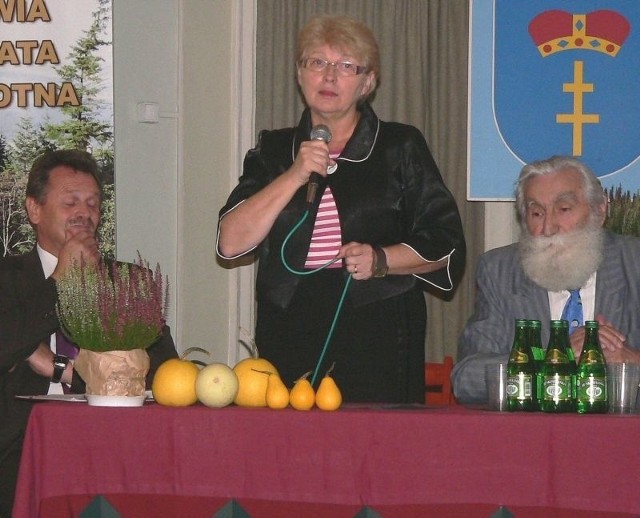 Wojewoda Bożentyna Pałka-Koruba zaraz po krótkim wystąpieniu na festiwalu udała się... na zabieg w buskim sanatorium.