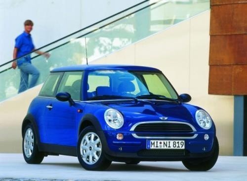 Fot. Mini: Mini &#8211; brytyjska legenda pod skrzydłami BMW rozkwitła. Nowy Mini jest nadal mały i zwinny.