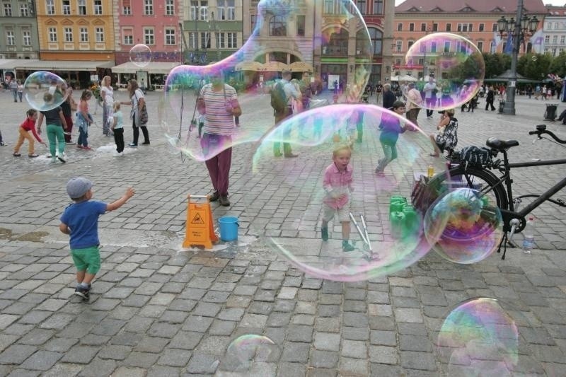 BuskerBus 2014 we Wrocławiu. Rynek kolorowym centrum sztuki ulicznej (ZDJĘCIA)