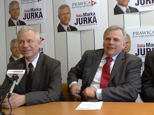 Marek Jurek (z lewej) promował w Białymstoku listę nr 4 na której znaleźli się kandydaci do europarlamentu z ugrupowania Prawica Rzeczypospolitej