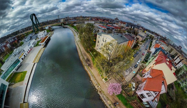 Miejsce, w którym doszło do opisywanej sytuacji jest wylotem sieci deszczowej Miejskich Wodociągów i Kanalizacji w Bydgoszczy, w rejonie ul. Krakowskiej