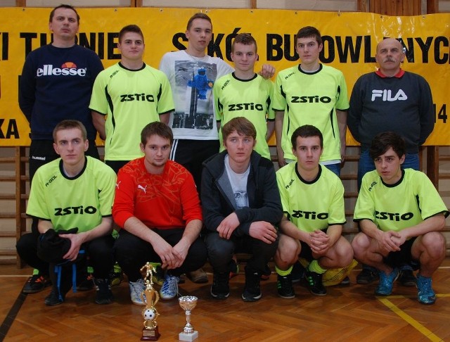 Reprezentacja Zespołu Szkół Technicznych i Ogólnokształcących z Buska-Zdroju, która zajęła czwarte miejsce w mistrzostwach Polski szkół budowlanych. 