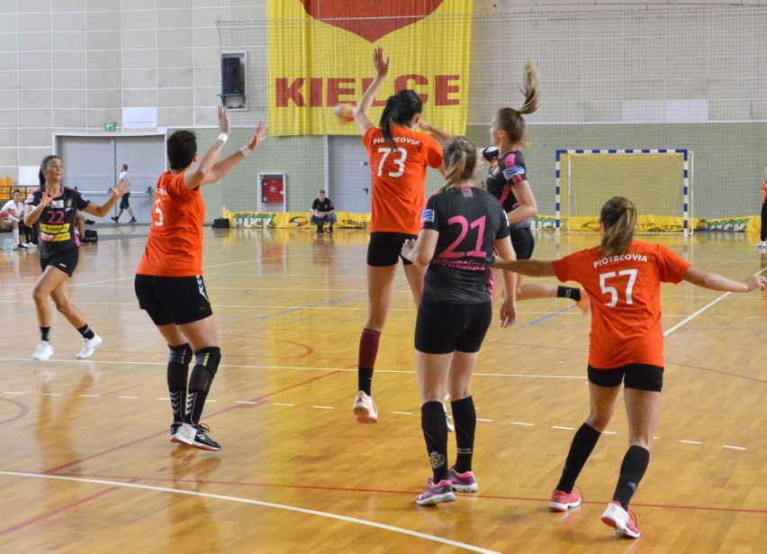 Turniej o Puchar Prezydenta Kielc. Końcówka zadecydowała o przegranej piłkarek ręcznych Korony Handball Kielce z Piotrcovią [VIDEO, FOTO]