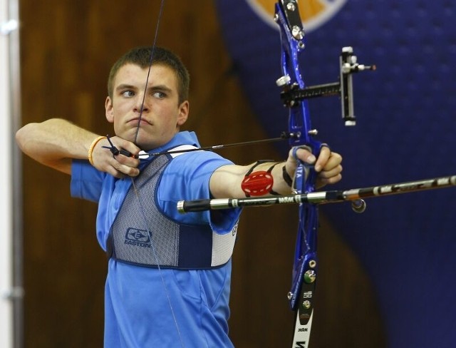 Maciej Wiatr z Obuwnika Prudnik pokonał w finale łuków klasycznych olimpijczyka Piotra Piątka.