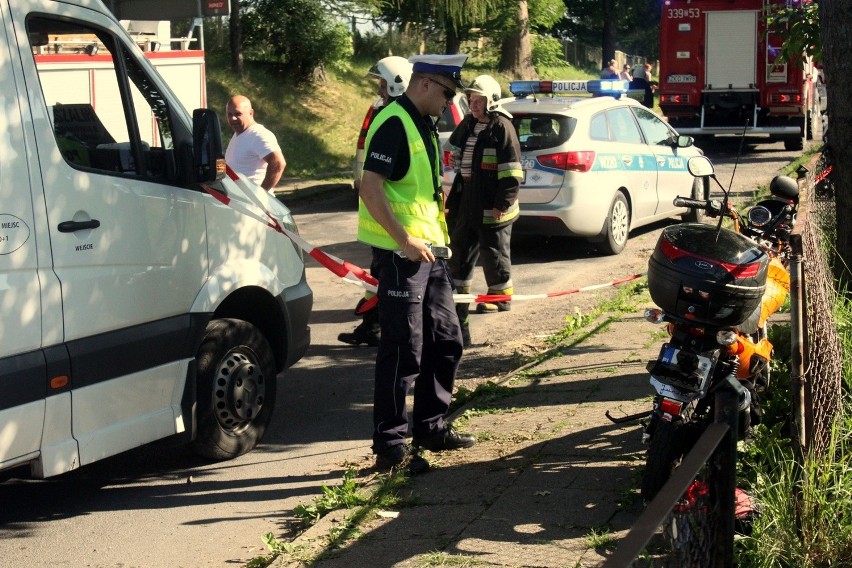 Wypadek w Tymieniu. Motocyklista zderzył się z busem [zdjęcia]