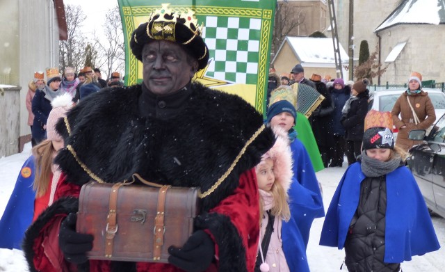 Trzej Królowie zawitali w niedzielę do Szańca. Prezentowali się, jak widać... bardzo szykownie.