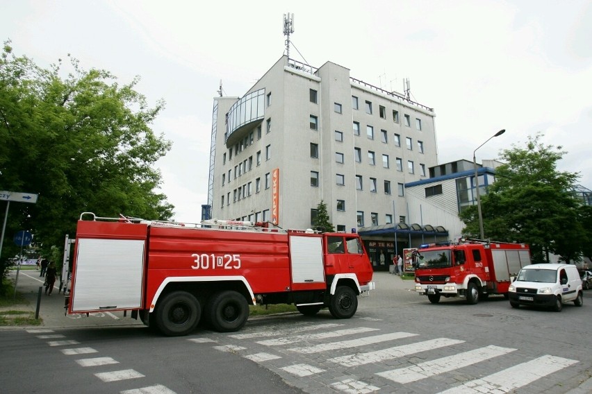 Ewakuacja TGG po alarmie bombowym. Policja przeszukała trzy banki we Wrocławiu (ZDJĘCIA)