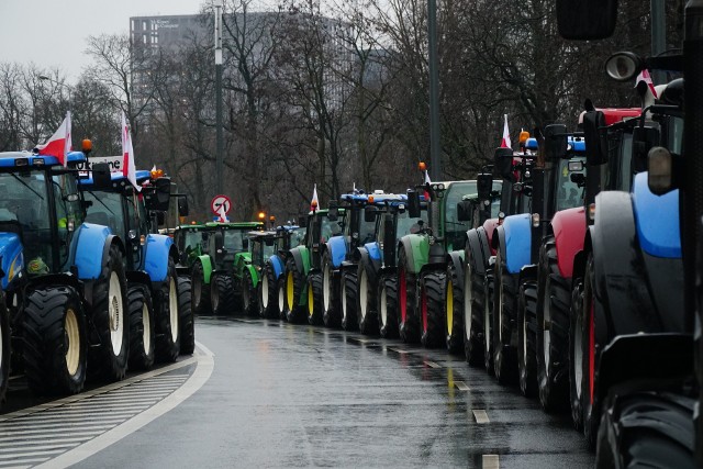 9 lutego rolnicy protestowali na Alei Niepodległości w Poznaniu