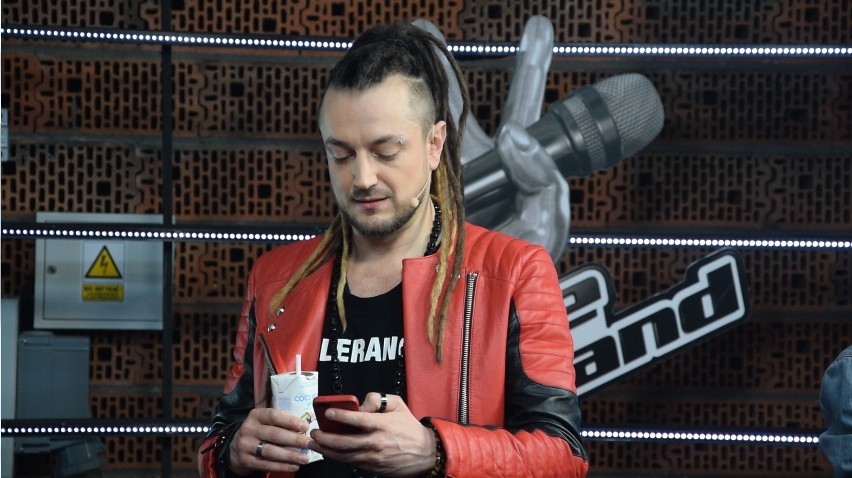 "The Voice of Poland" sezon 8. LIVE 3. Selfie, brukselka i rozerwana spódnica, czy kulisy półfinału! [WIDEO]