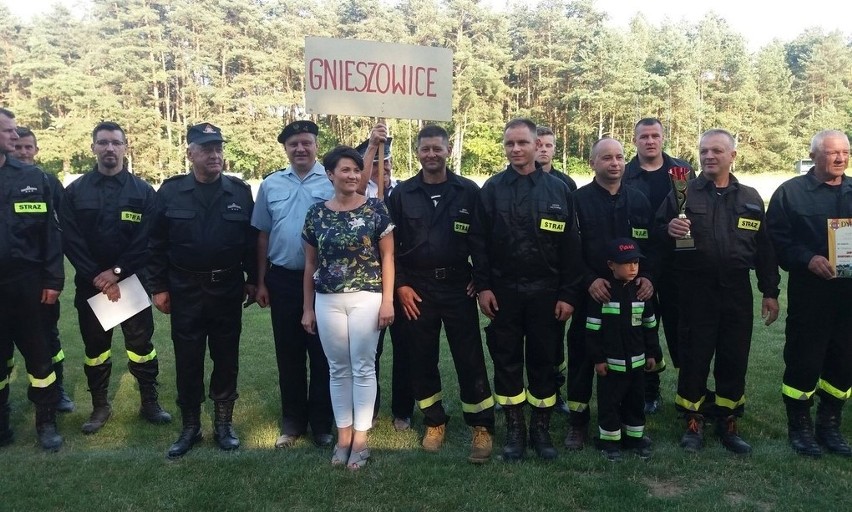 Sportowo-pożarnicze zawody w Koprzywnicy. Strażacy-ochotnicy z Gnieszowic górą (ZDJĘCIA)