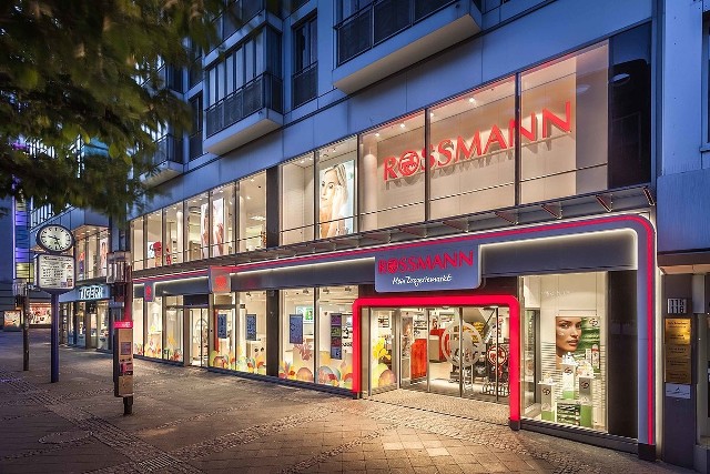 Promocja Rossmann -55% na kolorówkę! Kosmetyki do makijażu kupisz o wiele taniej!