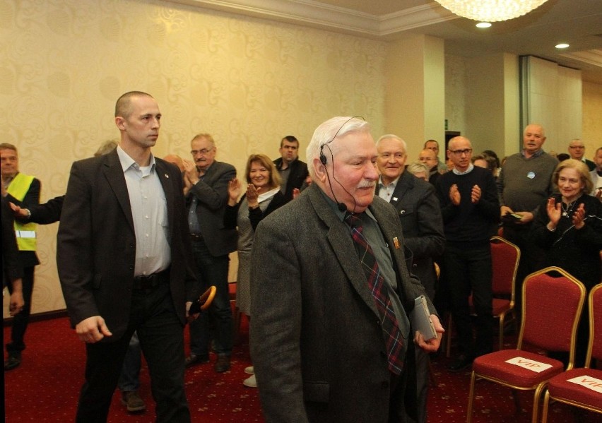 Lech Wałęsa w Kielcach: Mamy parodię demokracji