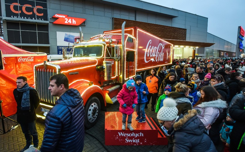 Ciężarówka Coca-Coli w Bydgoszczy w 2015 roku.