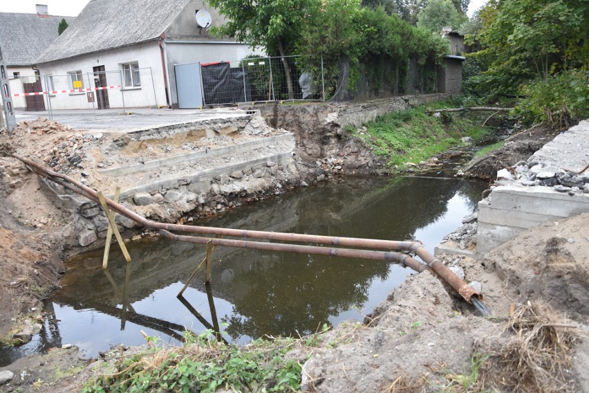 Na początek zdemontowany został most w rejonie ul. św....