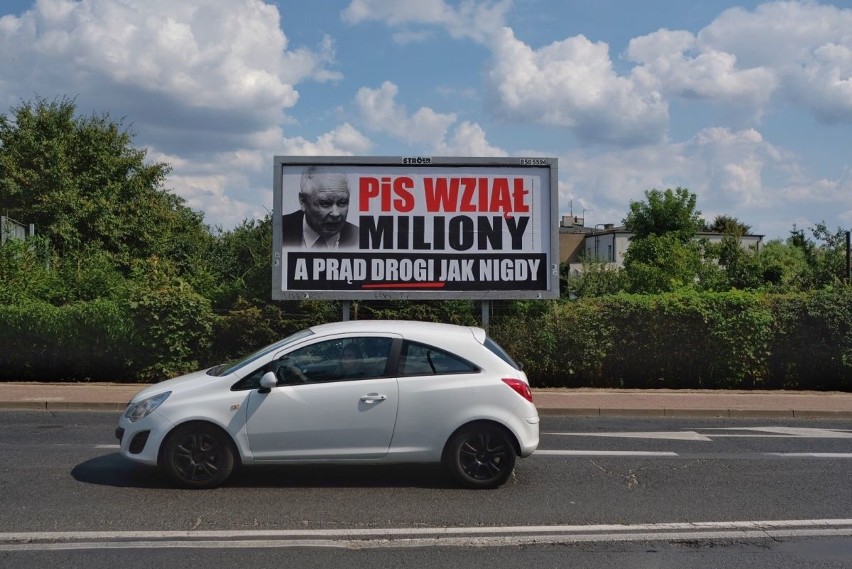 Na ulicach całej Polski pojawiły się plakaty z hasłami...