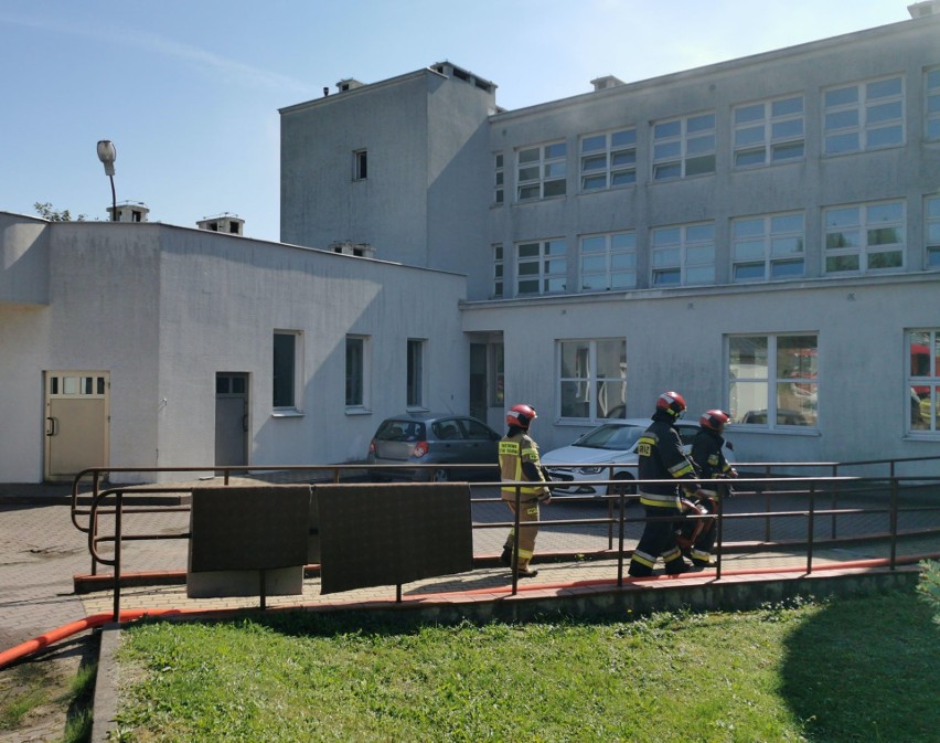 Pożar w internacie II Liceum Ogólnokształcącego w Przemyślu. Wyjechały 3 zastępy strażaków [ZDJĘCIA]
