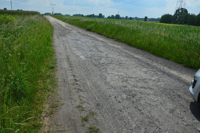 Obecnie Rudki ze Szlacheckim Lasem łączy droga gruntowa. Po remoncie pojawi się na niej asfalt, a także utwardzone pobocza.