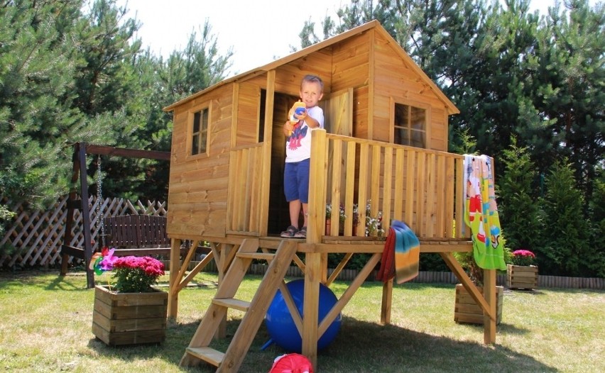 Ogrodowe domki dla dzieci to nie tylko miejsce zabaw, ale...