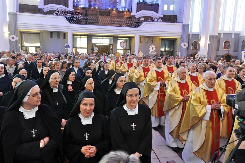 Msza święta  w sanktuarium Miłosierdzia Bożego przy ul....