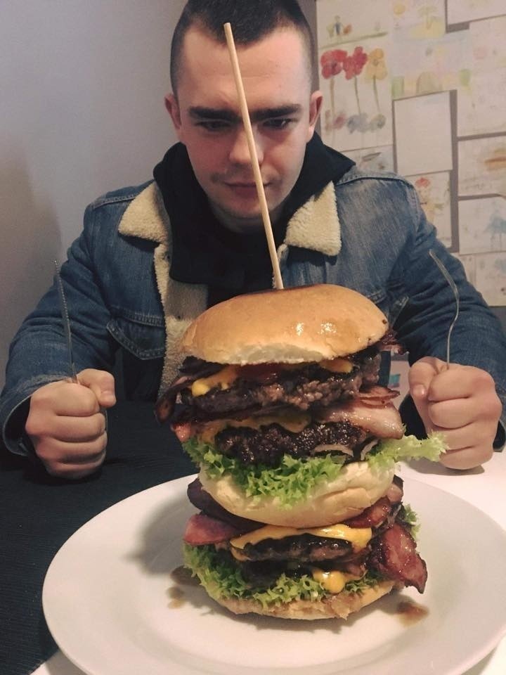 Kto pokona Conana? W sobotę wielkie bicie rekordu w jedzeniu mega hamburgera w Sandomierzu