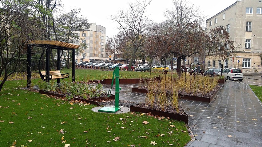 Kolejny park kieszonkowy w Krakowie. Zobacz jak wygląda Ogród Magiczny przy ul. Skwerowej [ZDJĘCIA]