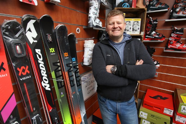 Arkadiusz Jędras jest miłośnikiem sportów zimowych, właścicielem Ski-Expert w Kielcach