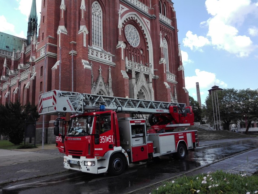 Strażacy ćwiczyli gaszenie katedry w Częstochowie. Pożar...