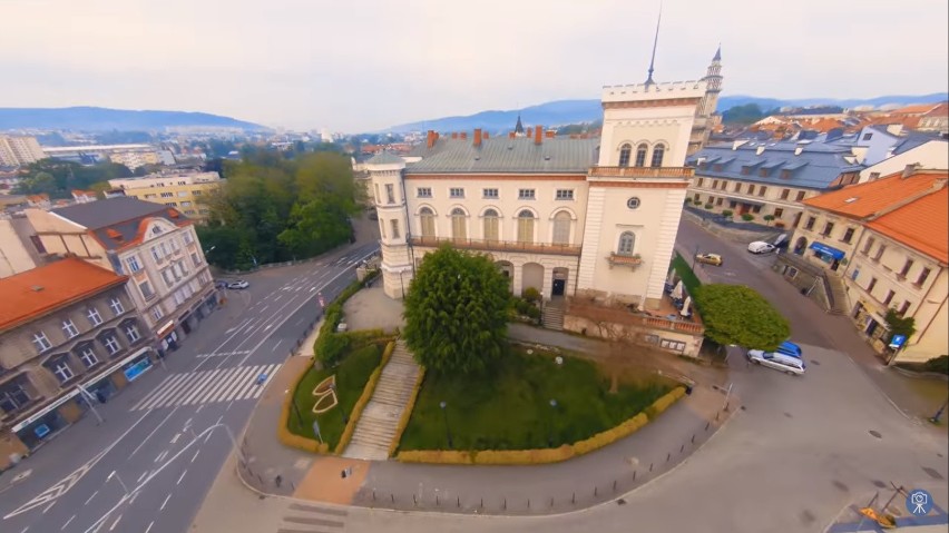 Kadr z filmu Tomasza Walczaka „Future is Bright”. Przesuwaj...