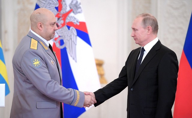 Grudzień 2017, Kreml. Spotkanie z weteranami operacji syryjskiej. Generał Surowikin i prezydent Putin