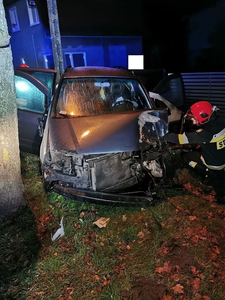 Wypadek w Stowięcinie. Samochód spadł z mostu Głos Pomorza