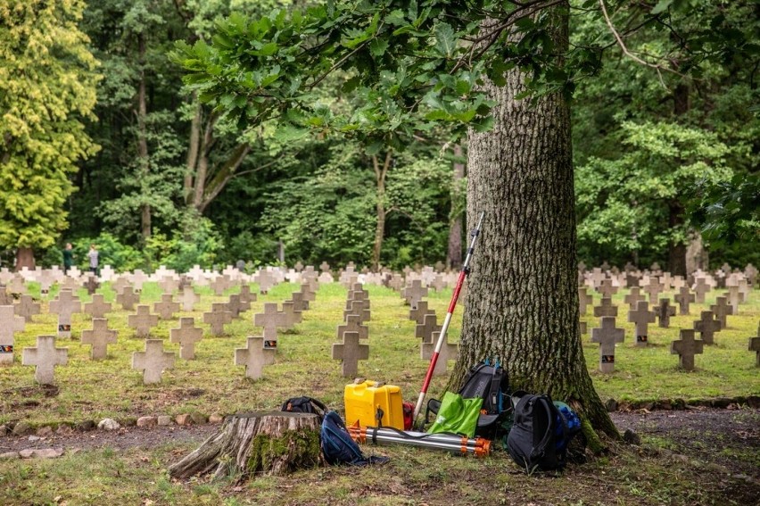 Badania archeologiczne na terenie dawnego obozu jenieckiego w Łambinowicach potrwają dwa lata 