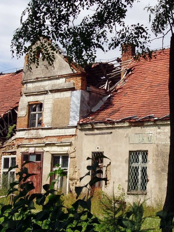 Wielu nie może się doczekać otwarcia  dworku, który wciąż jeszcze znajduje się w  opłakanym stanie.