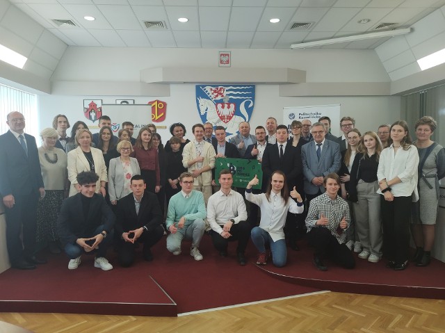 W Urzędzie Miejskim w Koszalinie odbyło się rozdanie nagród laureatom 26. edycji konkursu, organizowanego przez Politechnikę Koszalińską i Miasto Koszalin.