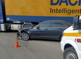 Wypadek dwóch samochodów i ciężarówki przy wjeździe na AOW (ZDJĘCIA)