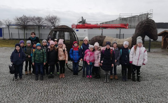Najsympatyczniejsze pierwszaki z klasy Ia w Szkole Podstawowej w Wiślicy na wycieczce w Europejskim Centrum Bajki.