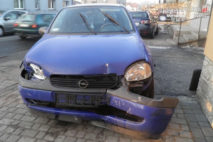 Groźny wypadek w Rybniku: 48-letni kierowca w szpitalu