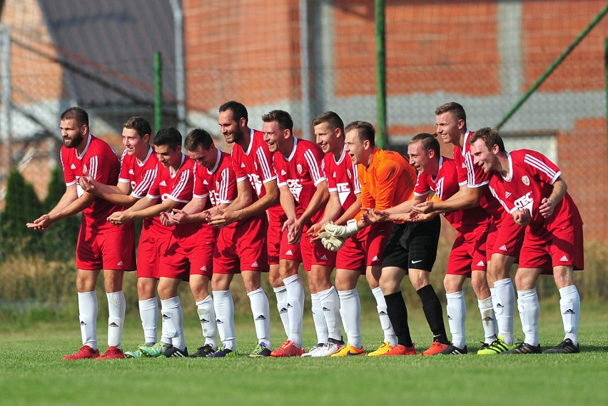 Victoria Chróścice wygrała w dwumeczu z LZS-em Walce 8-3.