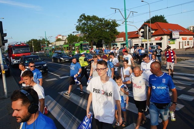 Przed każdym meczem Lecha w okolicach stadionu policja kieruje ruchem.