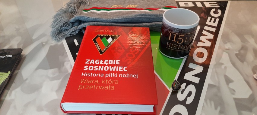 10.04.2021 r. Sklep Zagłębia Sosnowie Fan Store. Elementy...