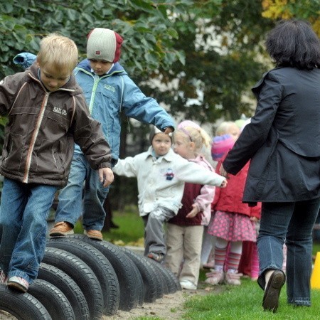 Jeśli placówki oświatowe, jak np. przedszkole "Pod Muchomorkiem&#8221; wprowadzają atrakcyjne zajęcia, to nie dziw, że rodzice chcą w nich umieszczać swoje pociechy