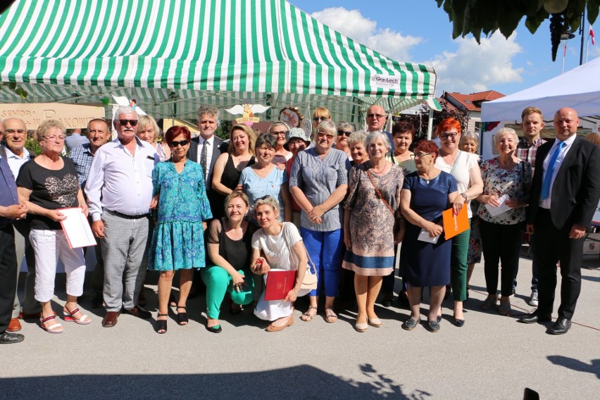 Pierwsza Powiatowa Seniorada w Łagowie. Mnóstwo ludzi i świetna zabawa. Zobaczcie zdjęcia i film z imprezy