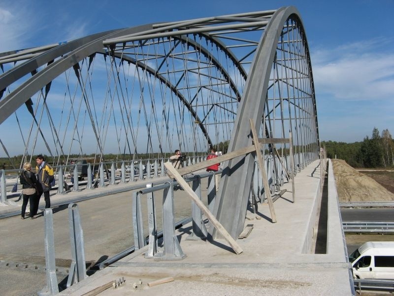 Imponujący most na węźle Sędziszów.