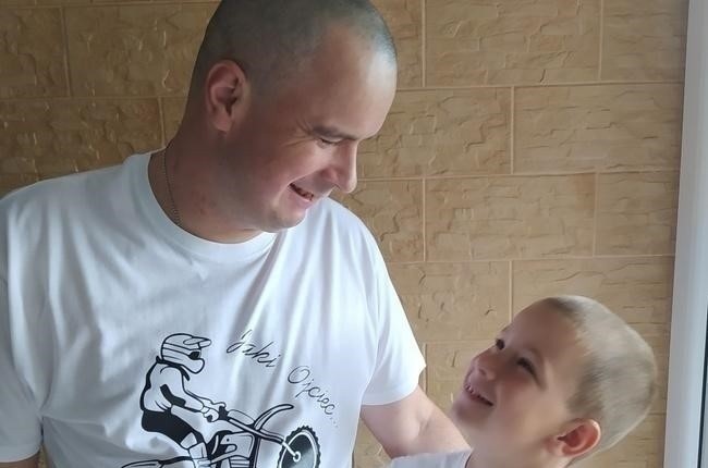 Krystian Grabarczyk z Małkini Górnej walczy z ostrą białaczką szpikową. Mieszkańcy gminy zaangażowani w zbiórkę pieniędzy na leki
