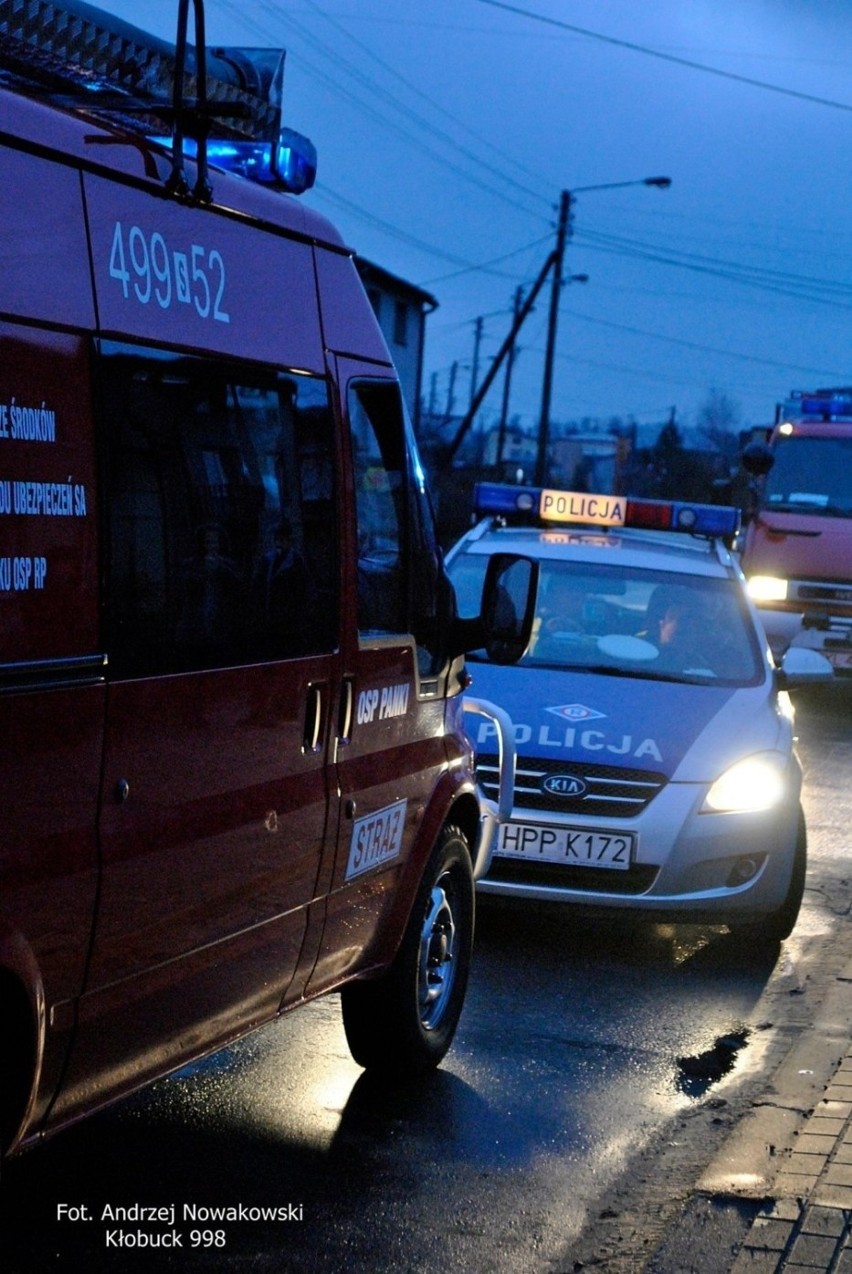Wypadek w Pankach: Samochód staranował płot i uszkodził dom